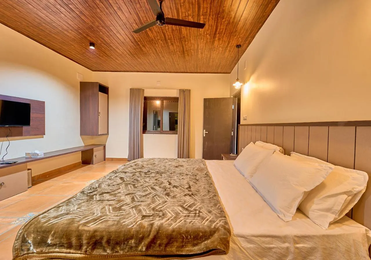 Feriested Pine Malhar Pool Stay By Voye Homes Attappādi